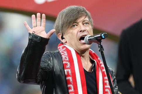 Вокалист «Би−2» Бортник выбрался из тюрьмы Таиланда