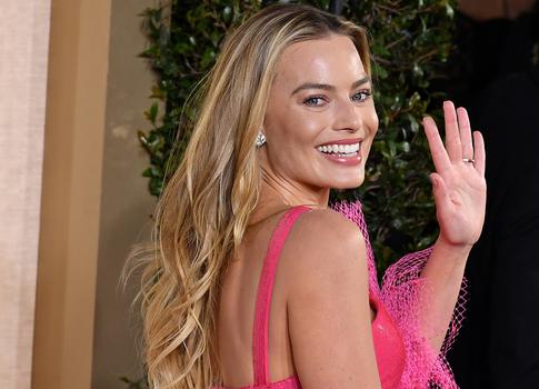 Берем пример с Марго Робби: как носить узкие платья и не скатиться в пошлость