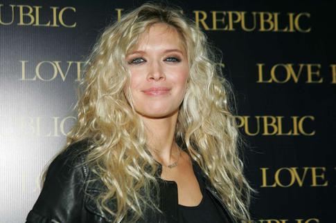 «Поставьте ее на место»: фанаты умоляют Брежневу прокомментировать обвинения в эскорте