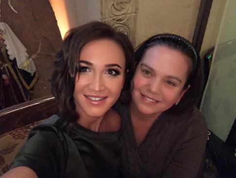 «Не до жиру»: мать Бузовой пожаловалась на падение доходов артистки