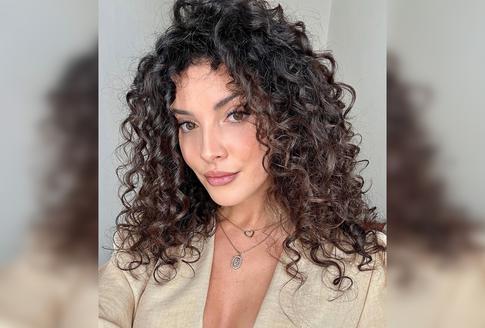 Не только боб: трендовые стрижки для кудрявых волос в 2024 году