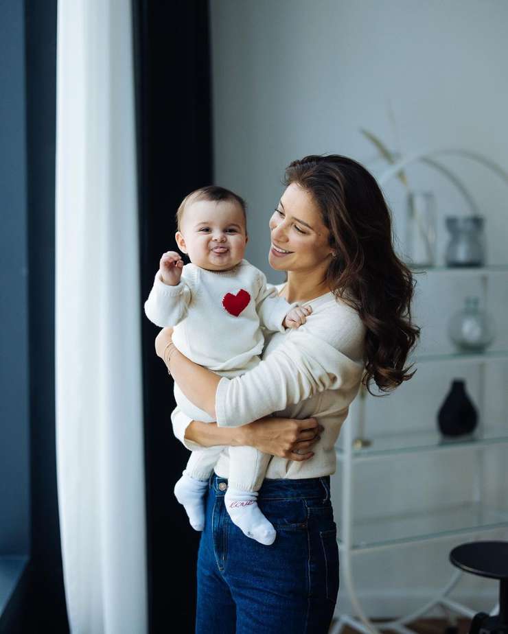 Равшана Куркова с дочерью