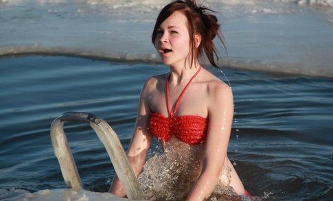 Крещение: как правильно окунаться в прорубь