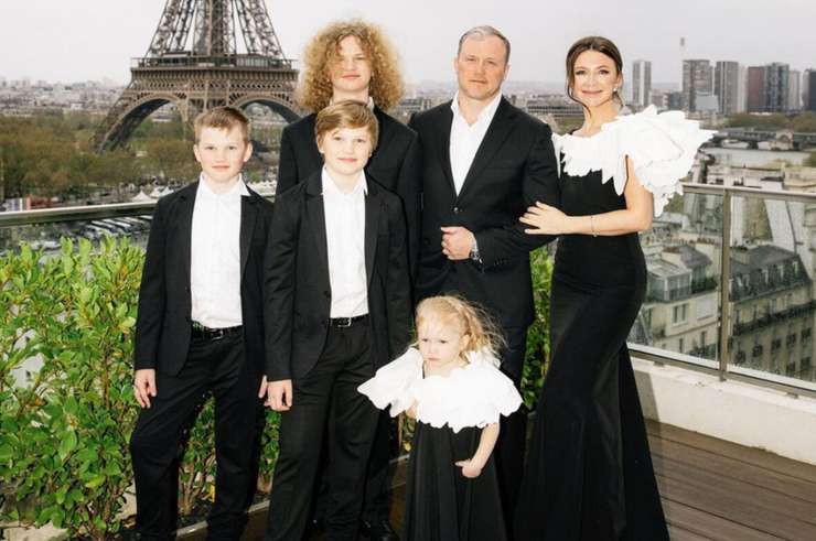 Елена Блиновская с мужем и детьми