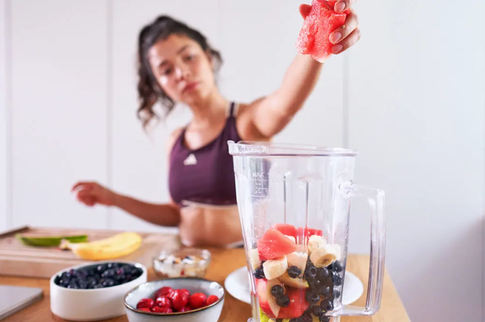 Никаких сыра, фастфуда и печенья: что нельзя есть после тренировки и что можно