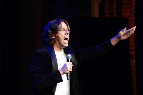 Улетевший в Австралию Максим Галкин обратился к публике