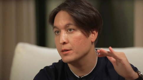 «Не могу больше дышать»: звездный хирург Хайдаров спас жизнь женщине в самолете