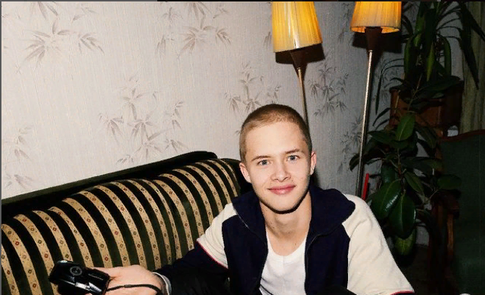 Леон Кемстач в майке похвастался стальными мышцами