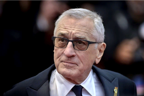 80-летний Роберт Де Ниро разрыдался, говоря о годовалой дочери