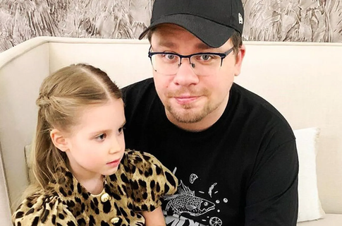 «Вечно твой, папа»: Гарик Харламов забавно поздравил дочь с первым юбилеем