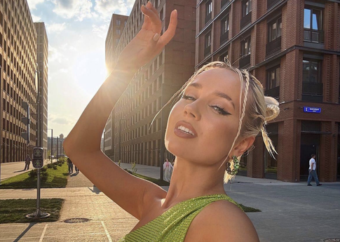 «Начинается…»: Клава Кока спровоцировала слухи о расставании с парнем