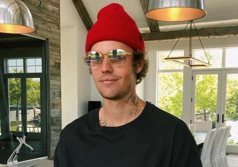 В свете скандала: фанаты находят новые смыслы в песнях Бибера