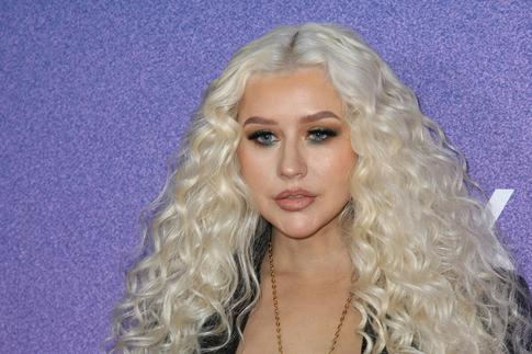 Возможно, это наркотики: фанаты гадают, почему Агилера резко похудела