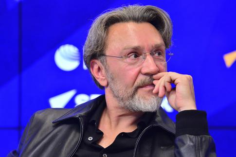 Почти 150 млн рублей: Шнуров не возвращает деньги за отменный концерт