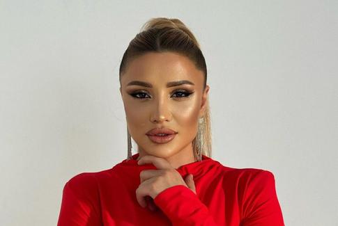 В реанимации: дагестанская певица Хава Газахова попала в ДТП