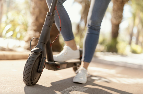 В России планируют увеличить минимальный возраст для управления самокатами
