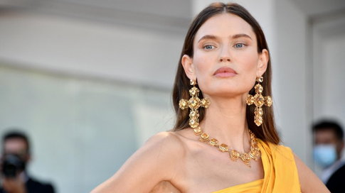 Бьянка Балти борется с раком — и истории других известных женщин