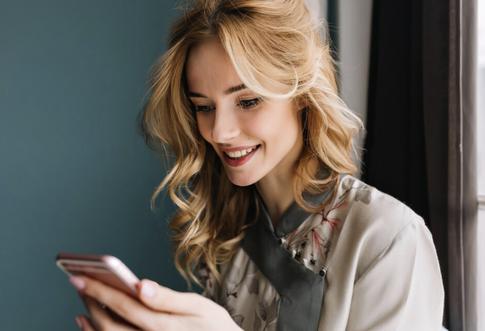 Ок: почему нас всех бесят сокращения в переписке — мнение психолога