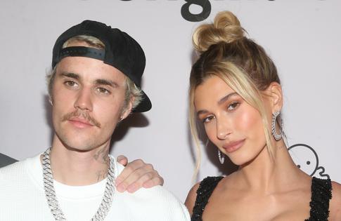 «Слишком мило»: Биберы впервые показали семейные кадры с крошкой-сыном