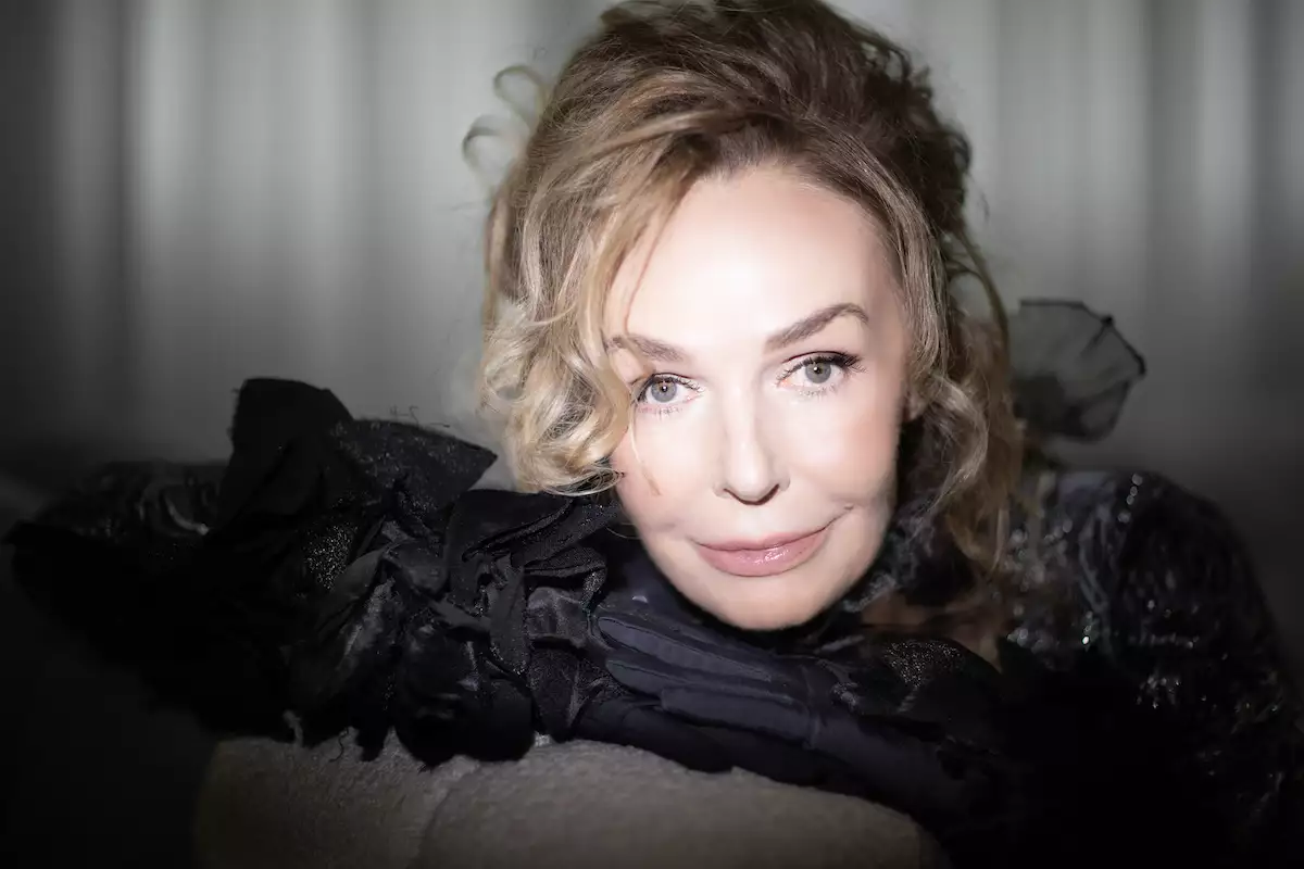 Жасанды қынаптары бар еркектердің қатысуымен порно