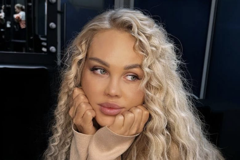 В Сети посмеялись над новым снимком Погребняк с детьми: «Мама в трусах»