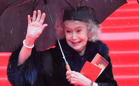 87-летней Светлане Немоляевой стало плохо на съемочной площадке