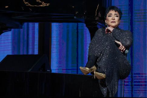 «Охрана не справляется»: Лолита пожаловалась на пьяных зрителей