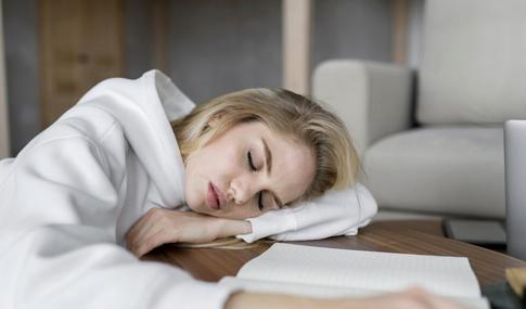 Фолиевая кислота и другие витамины, которые помогают наладить сон