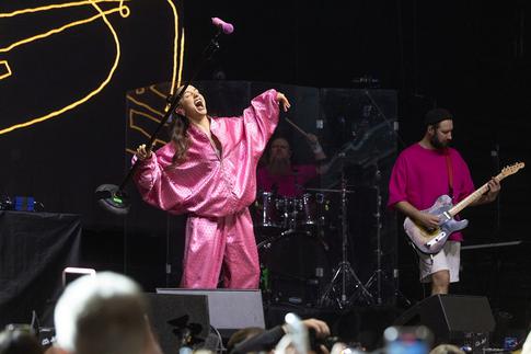 Повзрослевший Дмитриенко, Краймбрери в оверсайзе, стильная Мона: как прошел Like Party «Корпоратив»