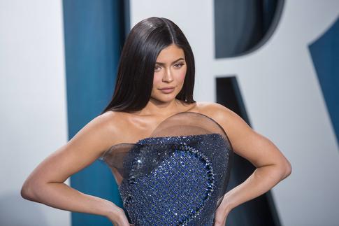 Родившая дочь под камерой Кайли Дженнер преподнесла наследнице трогательный ролик