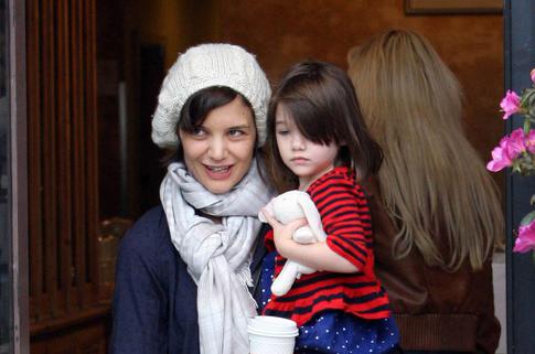 Пришла поддержать маму: дочь Тома Круза засняли в мешковатой одежде