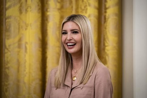 43-летняя Иванка Трамп похвасталась спортивной фигурой в купальнике