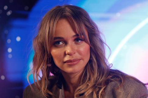 Давно не выходившая в свет Анна Хилькевич сверкнула бедром на мероприятии