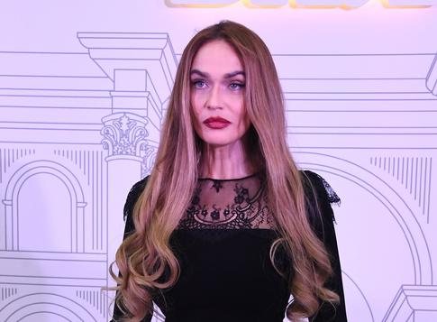 В облегающем платье: Алена Водонаева похвасталась результатами похудения