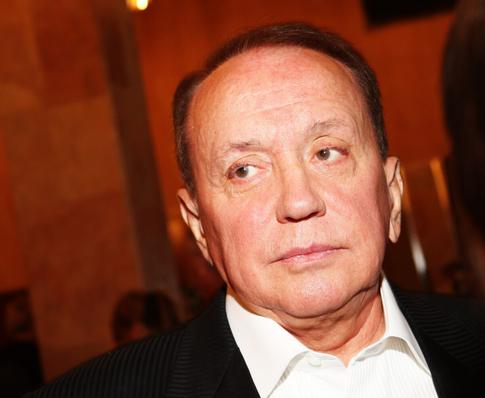 18-летняя внучка Александра Маслякова предстала в корсете и рваных джинсах