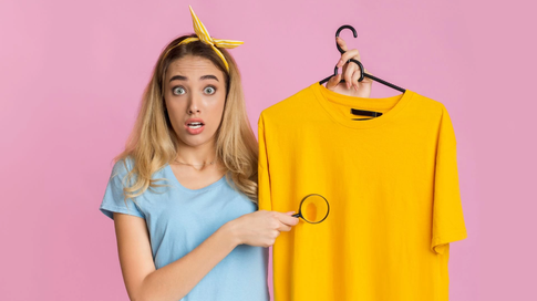 Десять способов быстро удалить с одежды тональник, помаду и другую косметику