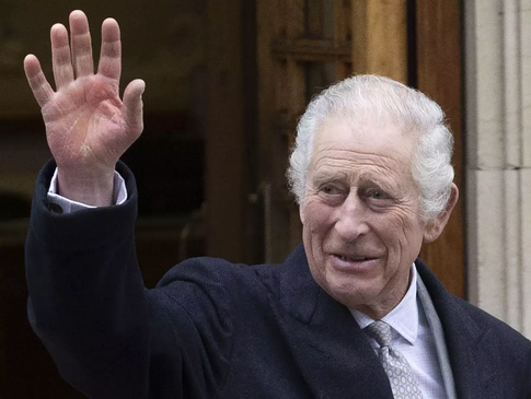 Больной раком Карл III уехал из замка, вместо присутствия на похоронах родственника