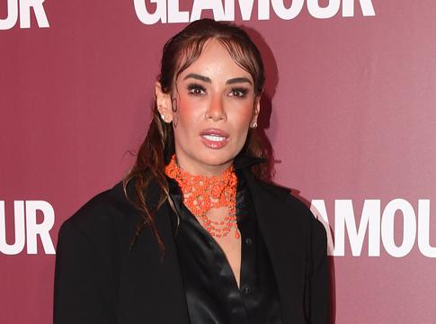 «Нужно штрафовать»: Айза посадила за руль 13-летнего сына