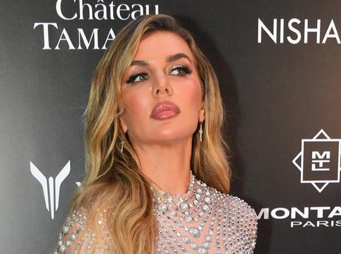 Седокова опровергла слухи о расставании с мужем одним видео