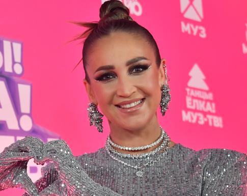 «Искал идеальную?»: Бузова пофлиртовала с актером сериала «Слово пацана»