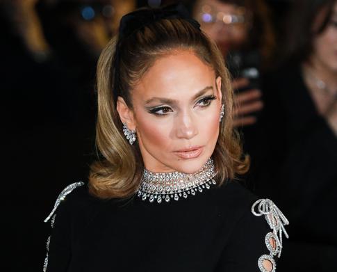 Дженнифер Лопес вырвала себе волосы