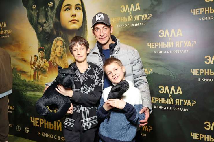Артем Ткаченко с сыновьями