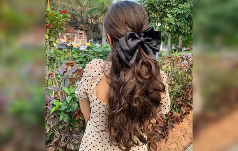 И на туфлях, и в волосах: как носить банты этой весной и оставаться в тренде