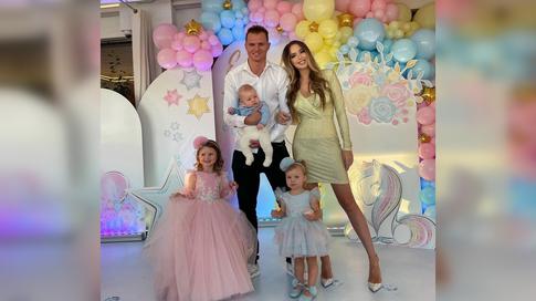 «Мечтал о большой семье»: история любви Дмитрия Тарасова и Анастасии Костенко