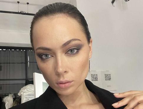 «Бросают раньше»: Самбурская призналась, что всегда отмечает День влюбленных одна