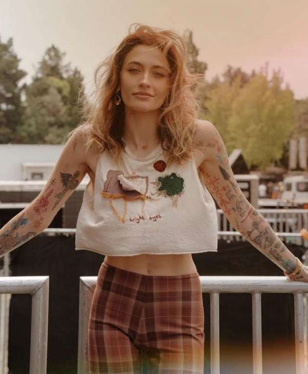 Пэрис с тату Пэрис с тату