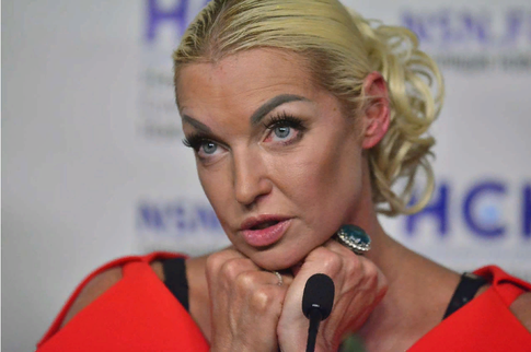 Бузова зашлась в истерическом смехе при виде Волочковой на пилоне