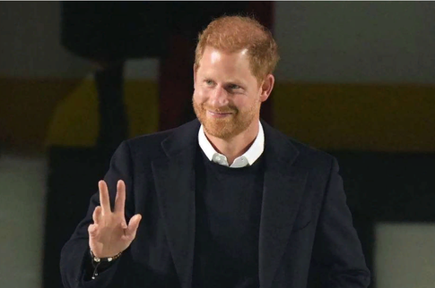 Принц Гарри срочно вылетел в Лондон из-за рака у отца, короля Карла III