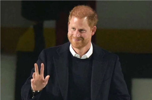 Принц Гарри выступил с шутками перед публикой, не упомянув больного раком отца