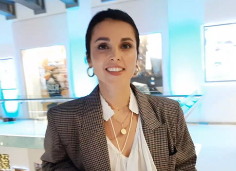 Сати Казанова вышла в свет с округлившимся животом